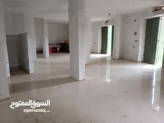  4 4 فتحات للايجار طرحه واحده موقع مميز أمام مدرسه أهلية يصلح سوبر ماركت او عياده او معمل  كوافير مخازن