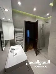  12 شقة طابقية 364م سوبر ديلوكس في أجمل مناطق الكرسي/ ref 1702