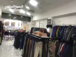  3 محل ملابس للبيع