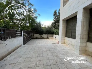  11 شقة ارضية فارغة للايجار جبل عمان مساحة 240م مع ترس و حديقة 50م تشطيبات سوبر ديلوكس بسعر مميز