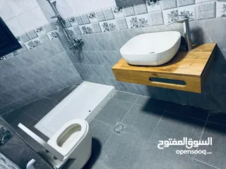  7 شقة تشطيب جديد باول الارسال قرب الرونق