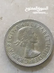  1 تُظهر الصورة عملة شلن بريطانية تعود لعام 1958.   كان الشلن البريطاني، الذي يُختصر بـ "1s" أو "1/-"،