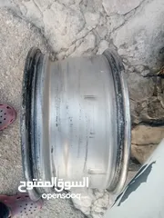  1 جنطات المنيوم مستعملات بس نظاف ست براغي