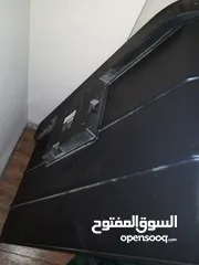  5 مكسوره الشاشه نوعها شارب سمارت 50 بوصه الي بدو يشتريها يوخذها عشان القطع