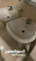  3 مغاسل ومرايات للبيع نظيفه