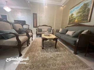  7 طقمين كنب فاخرين لغرفة الجلوس للبيع