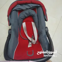  3 كوت اطفال للبيت والسيارة بحاله ممتازه