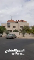  14 عمارة طابقية فاخرة للبيع مطلة على ثلاث شوارع  تصلح لشركه اسكان في أرقى مناطق الجبيهه