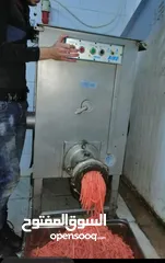  3 ماكنه فرم لحوم ومخللات صناعيه وفرن بخار للبيع