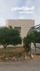  6 فيلا مميزه ومطلة و مخدومة   علا شارعين للبيع للبيع السعر جيد جدا