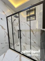  26 شقة ارضية/ 175م تدفئة مركزية راكبة تعمل على الغاز/ ترس امامي واسع/ موقع مميز