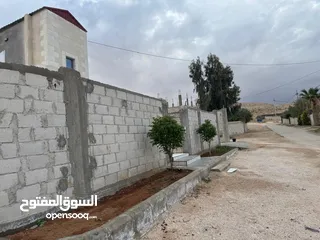  7 بيت للبيع مميز منطقه هادئه جدا