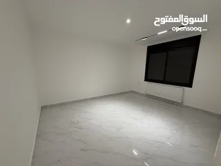  14 بالاقساط شقة طابق ارضي مساحة 200 م + 100 م ترس
