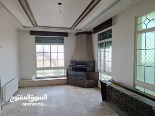  14 فيلا مميزة مطله على مرتفعات جرش والسلط  للبيع
