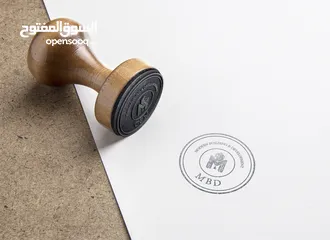  3 مصمم هويات بصرية ومدير إبداعي