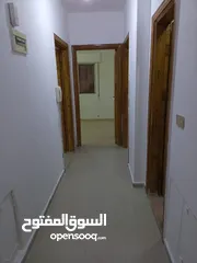  3 شقه سكنيه طابق اول  شمال مستشفى النجاح حي الاطباء  شمال مسجد عاليه التل من المالك مباشره