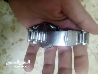  9 للبيع كامل.. ساعتين سيكو واحدة شغاله واحده واقفه و ساعه  اومكس بدها بطاريه فيها قرب فتات