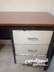  9 خزانة احذية ، طاولة متحركة ، مكتب حديد ، مكنسة كهرباء هيتاشي
