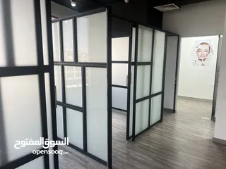  3 مكتب للإيجار مجهز كمركز عناية جلد وليزر