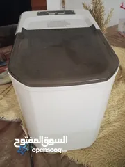  1 صانعة الثلج جديدة غير مستعمله لفتره طويله