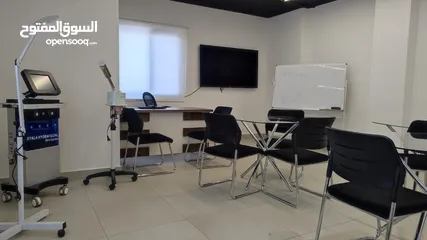  5 أكاديمية للبيع