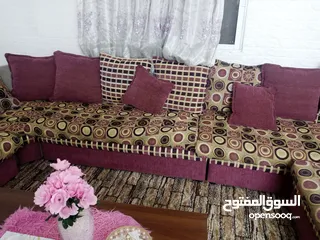  2 طقم كنب خليجي مستعمل ارضيه خشب يغطي غرفه 4*4