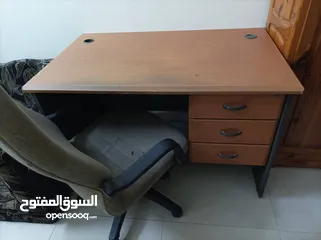  4 طاولة مكتب مع كرسي خشب متين قوي