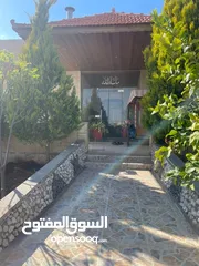  5 بيت مستقل في حي الأحمد مقابل ضاحية المدينة المنورة على شارعين