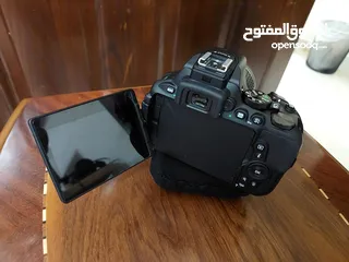  4 1.كاميرا تصوير DSLR احترافية و فيديو Nikon D5600