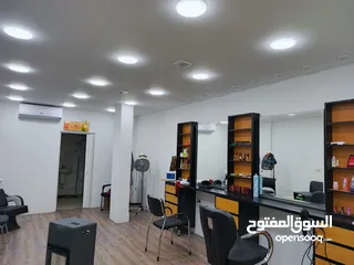  4 صالون سيدات للبيع بسعر مغري جدا بكامل معداته وبدعي السفر