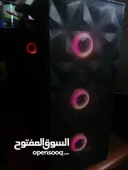  1 Gaming pc مع شاشة مشعورة مع كلشي ما عادة كيبورد و الماوس