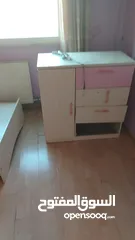  1 غرفه نوم أطفال مع طاوله تلفزيون بحاله ممتازه