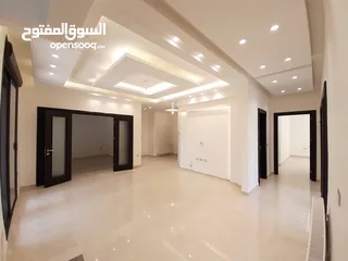  5 شقة للبيع شبه ارضية مساحة 175م مع تراسات 150م طريق المطار قرب جامعة البتراء - رويال للاسكان