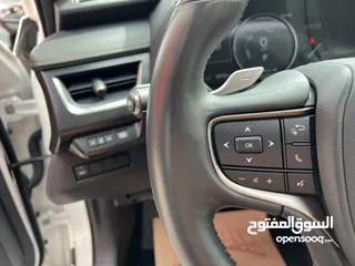  28 ليكزس UX300e كهربائية اعلى اضافات 2021