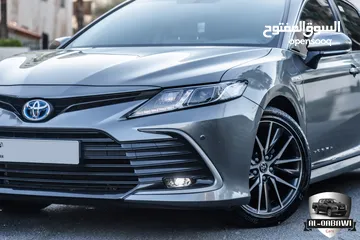  6 Toyota Camry Gle 2023  السيارة بحالة ممتازة جدا و قطعت مسافة 70,000 كيلو متر