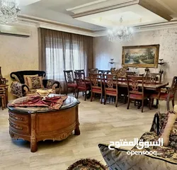  3 طقم كنب مع الطاولات وغرفه سفره
