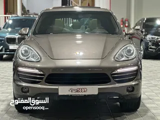  2 Porsche Cayenne