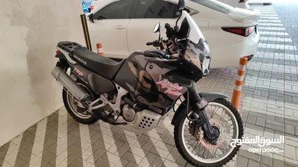  1 HONDA AFRICA TWIN 750