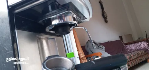  4 Nespresso machine