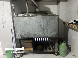  14 معدات مطعم كاملة بحالة ممتازة وبسعر مناسب