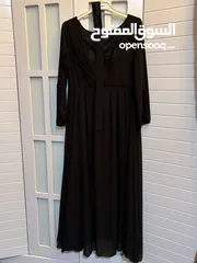  1 فستان أسود