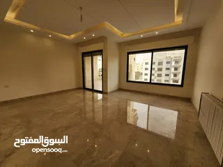  1 شقة طابقية للبيع في حي الصحابة - ref : 14579
