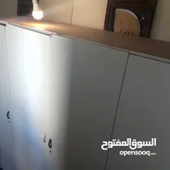  3 خزانه اربع ضرفات خشب لاتيه ولا شخط فيها ممتازه للبيع