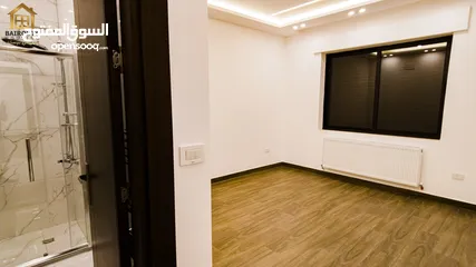  12 شقة بسعر مغري شارع المطار حي النخيل طابق ثالث مع روف دوبلكس  مساحة 225 م وترس خارجي 90 متر