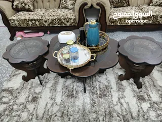  7 طاوله وسط مع طاولات عدد 2