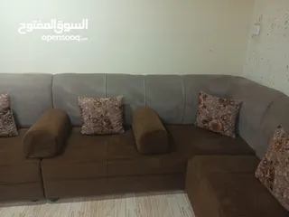  2 طقم كورنر لون بني وبيج بوج وج نظااافة الاستخدام كتير قليل لانه لغرفة ضيوف