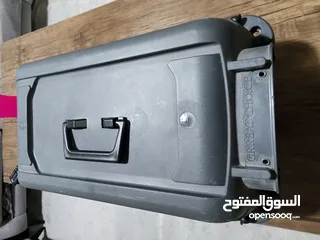  2 صندوق قطط مستعمل للبيع بحالة جيدة للحجم الصغير و الوسط لون رمادي