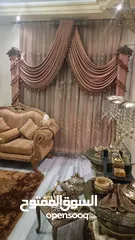  4 طقم كنب وطقم طاولات وسط وطقم طاولات سيرفس و برادي للبيع بسعر مغري جميع الاثاث تفصيل لا يوجد اي كسر