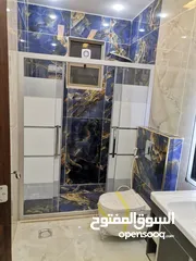  18 شقه مع رووف دوبلكس 220م للبيع جنوب كليه الطب لجامعه اليرموك خلف صيدليه الرازي وغرب دوار اللوازم