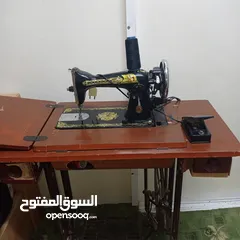  1 ماكينه خياطه للبيع بحاله ممتازه وعلى الفحص نوعية سنجر